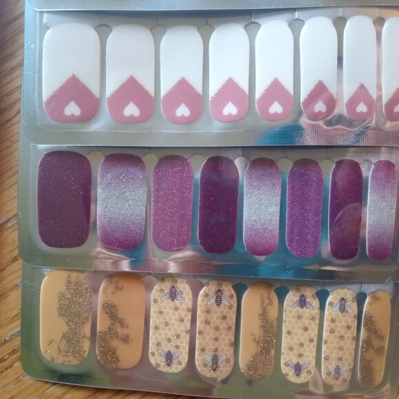 12 Pairs Lily and Fox Nail Wraps - Picture 2 of 5